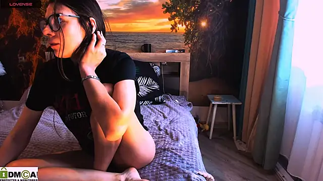 Snapshot of MollyLollipop chatting on January 20, 4:43 am MollyLollipop online show from January 20, 4:43 am