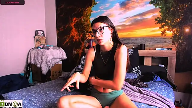 Snapshot of MollyLollipop chatting on January 23, 4:30 am MollyLollipop online show from January 23, 4:30 am