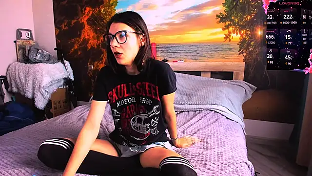 Snapshot of MollyLollipop chatting on February 7, 3:12 am MollyLollipop online show from February 7, 3:12 am