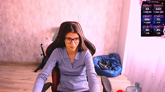 Snapshot of MollyLollipop chatting on February 24, 6:27 am MollyLollipop online show from February 24, 6:27 am