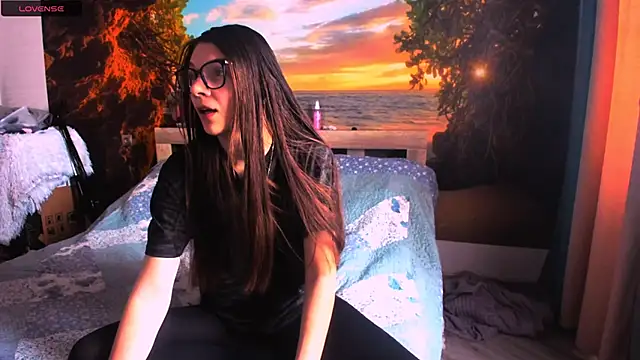 Snapshot of MollyLollipop chatting on March 13, 4:38 am MollyLollipop online show from March 13, 4:38 am