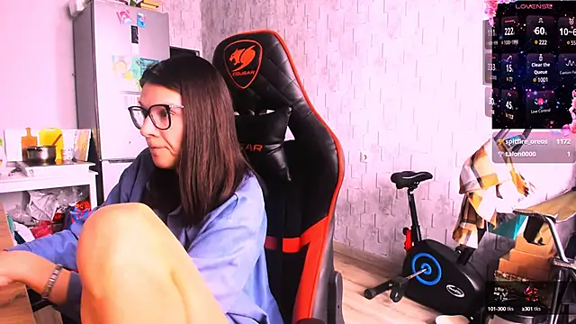 Snapshot of MollyLollipop chatting on March 17, 7:35 am MollyLollipop online show from March 17, 7:35 am