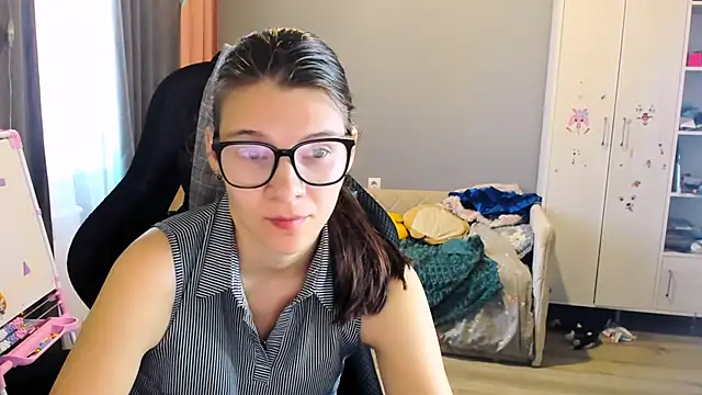 Snapshot of MollyLollipop chatting on September 26, 2:15 am MollyLollipop online show from September 26, 2:15 am