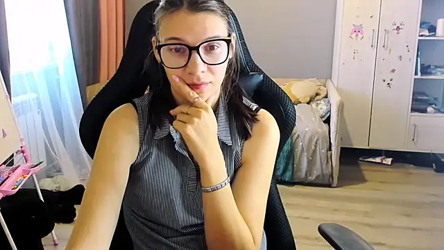 Snapshot of MollyLollipop chatting on September 27, 4:28 am MollyLollipop online show from September 27, 4:28 am