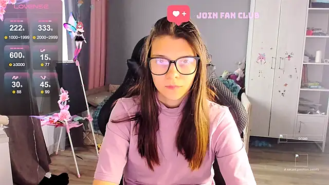 Snapshot of MollyLollipop chatting on October 6, 4:10 am MollyLollipop online show from October 6, 4:10 am