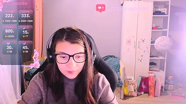 Snapshot of MollyLollipop chatting on November 13, 2:43 am MollyLollipop online show from November 13, 2:43 am