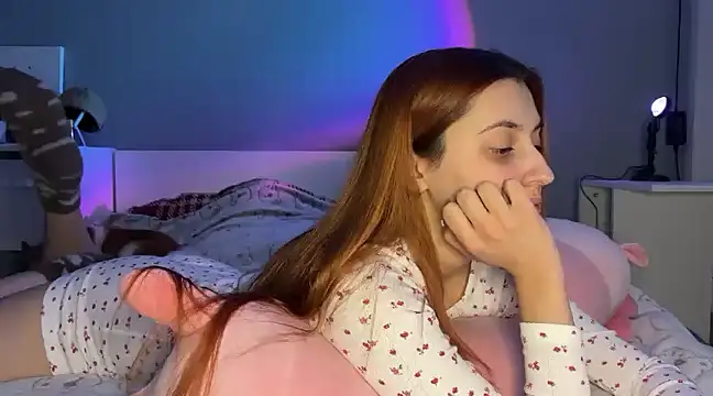 Snapshot of Uniarten chatting on December 15, 3:31 pm Uniarten online show from December 15, 3:31 pm