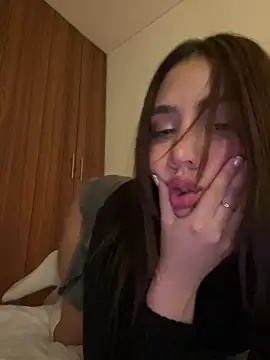 Snapshot of marcimaa chatting on December 18, 2:10 am marcimaa online show from December 18, 2:10 am