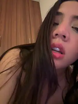 Snapshot of marcimaa chatting on December 21, 5:36 am marcimaa online show from December 21, 5:36 am