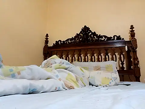 Snapshot of White_rabbit_ chatting on November 8, 12:44 am White rabbit online show from November 8, 12:44 am