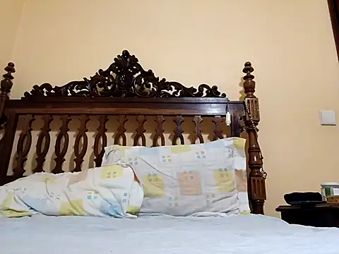 Snapshot of White_rabbit_ chatting on November 23, 5:35 pm White rabbit online show from November 23, 5:35 pm