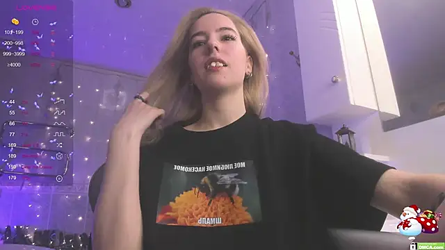 Snapshot of Fire_moth chatting on January 3, 6:33 am Fire moth online show from January 3, 6:33 am