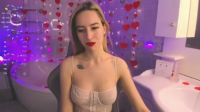 Snapshot of Fire_moth chatting on February 11, 4:11 am Fire moth online show from February 11, 4:11 am