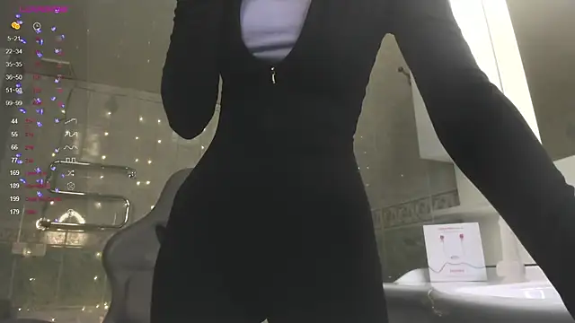 Snapshot of Fire_moth chatting on February 24, 4:16 am Fire moth online show from February 24, 4:16 am