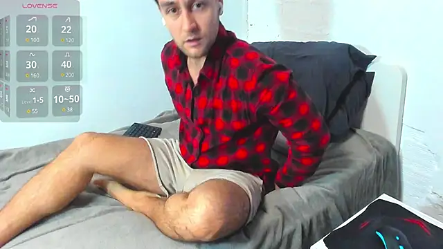 Snapshot of HonestAndrew chatting on December 14, 8:02 am HonestAndrew online show from December 14, 8:02 am