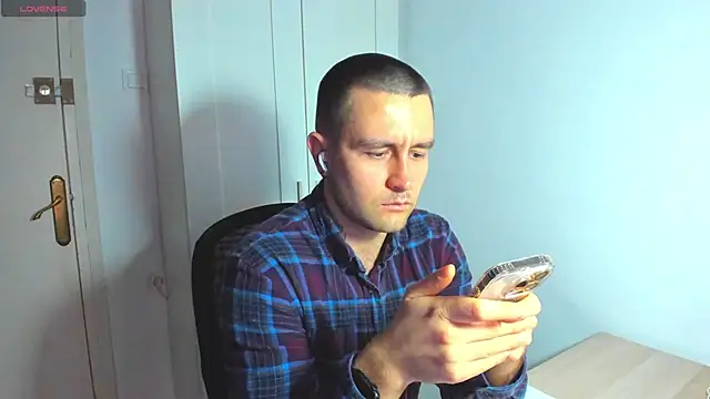 Snapshot of HonestAndrew chatting on January 16, 1:25 pm HonestAndrew online show from January 16, 1:25 pm