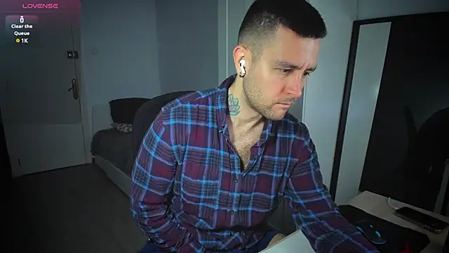 Snapshot of HonestAndrew chatting on March 2, 7:10 am HonestAndrew online show from March 2, 7:10 am