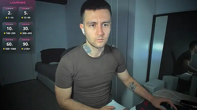 Snapshot of HonestAndrew chatting on March 10, 6:49 am HonestAndrew online show from March 10, 6:49 am