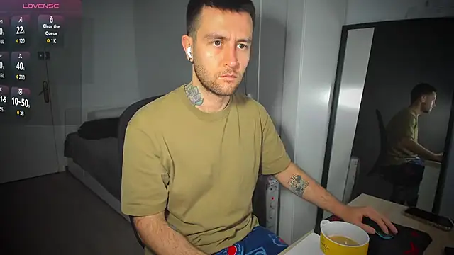 Snapshot of HonestAndrew chatting on March 15, 6:36 am HonestAndrew online show from March 15, 6:36 am