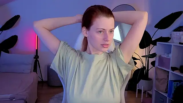 doll lesli online show from December 5, 11:30 am