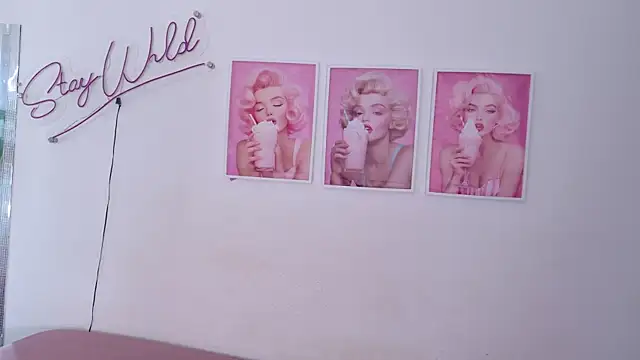 Adele LatinLady online show from April 12, 8:25 pm