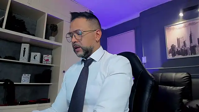 Snapshot of MrFrank_tattoo chatting on November 10, 12:26 pm MrFrank tattoo online show from November 10, 12:26 pm