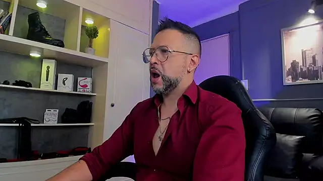 Snapshot of MrFrank_tattoo chatting on November 21, 12:37 pm MrFrank tattoo online show from November 21, 12:37 pm