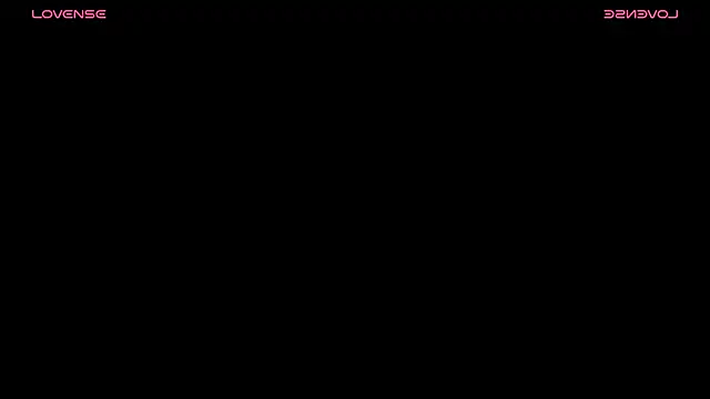 Snapshot of LizzRouse chatting on December 29, 11:40 am LizzRouse online show from December 29, 11:40 am