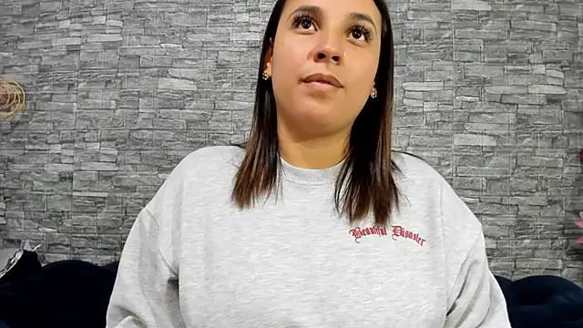 Snapshot of LizzRouse chatting on February 3, 8:46 pm LizzRouse online show from February 3, 8:46 pm