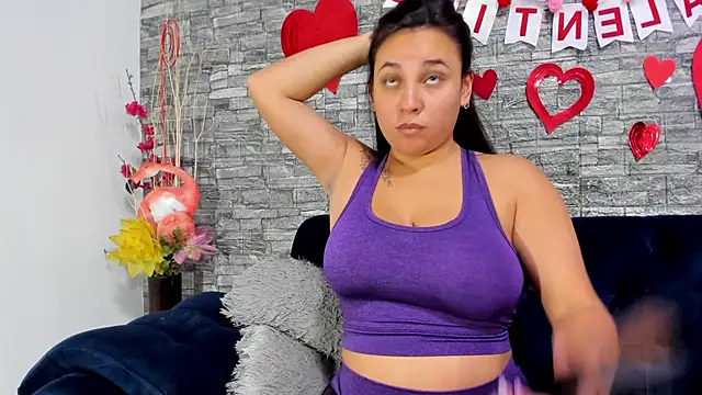 Snapshot of LizzRouse chatting on February 11, 9:14 pm LizzRouse online show from February 11, 9:14 pm