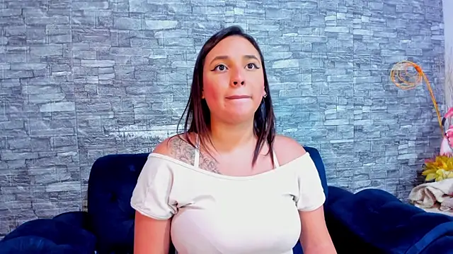 Snapshot of LizzRouse chatting on February 22, 11:13 pm LizzRouse online show from February 22, 11:13 pm