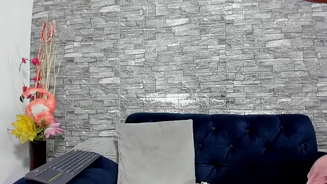 Snapshot of LizzRouse chatting on February 23, 6:01 pm LizzRouse online show from February 23, 6:01 pm