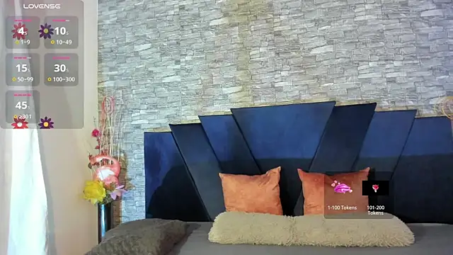 Snapshot of LizzRouse chatting on March 6, 8:27 pm LizzRouse online show from March 6, 8:27 pm