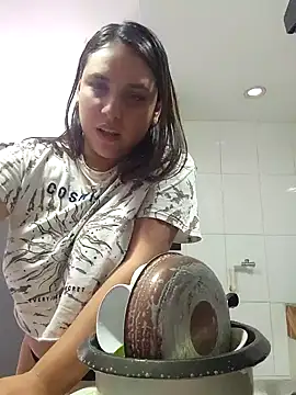 Snapshot of LizzRouse chatting on October 20, 5:13 pm LizzRouse online show from October 20, 5:13 pm