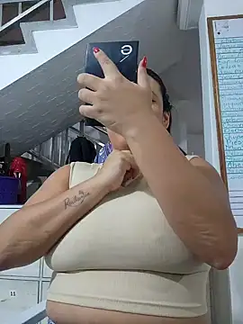 Snapshot of LizzRouse chatting on November 4, 7:35 pm LizzRouse online show from November 4, 7:35 pm