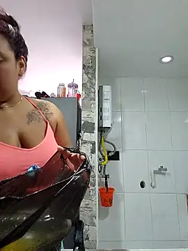 Snapshot of LizzRouse chatting on November 25, 1:11 pm LizzRouse online show from November 25, 1:11 pm