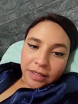 Snapshot of LizzRouse chatting on November 26, 1:17 am LizzRouse online show from November 26, 1:17 am