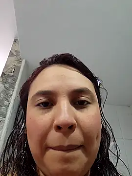 Snapshot of LizzRouse chatting on December 2, 5:19 pm LizzRouse online show from December 2, 5:19 pm