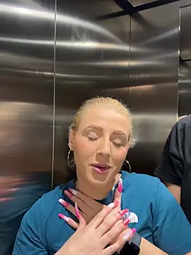 Snapshot of Strongqueen chatting on January 9, 9:05 pm Strongqueen online show from January 9, 9:05 pm