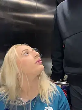 Snapshot of Strongqueen chatting on January 12, 11:15 pm Strongqueen online show from January 12, 11:15 pm