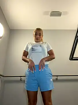 Snapshot of Strongqueen chatting on October 10, 9:14 pm Strongqueen online show from October 10, 9:14 pm