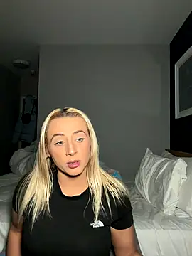 Snapshot of Strongqueen chatting on October 31, 7:15 pm Strongqueen online show from October 31, 7:15 pm