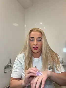 Strongqueen online show from April 18, 6:01 pm