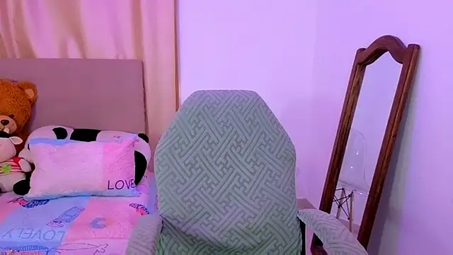  elenna online show from February 19, 6:15 pm