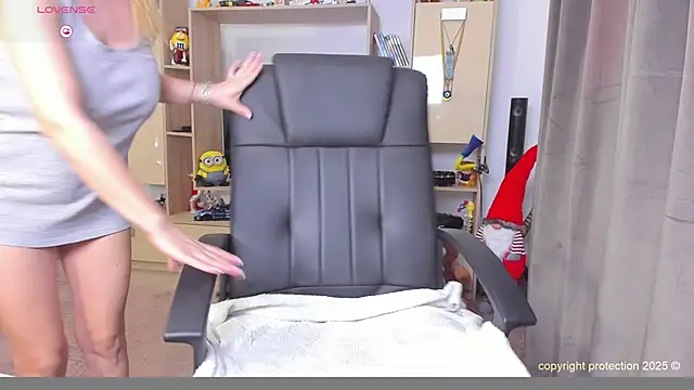 SquirtKitten online show from February 4, 2:21 pm