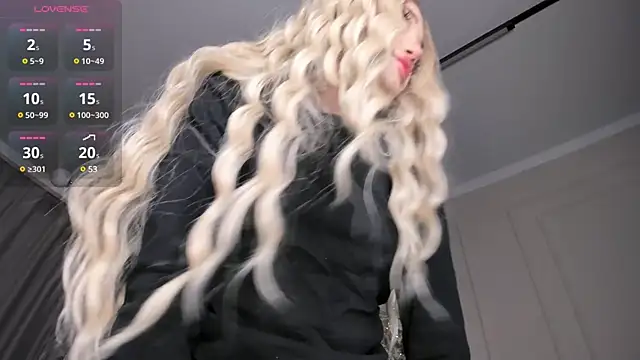 Snapshot of mikio_san chatting on December 5, 2:20 am mikio san online show from December 5, 2:20 am