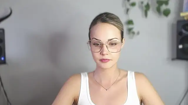 Snapshot of LexiexPlay chatting on February 12, 2:43 pm LexiexPlay online show from February 12, 2:43 pm