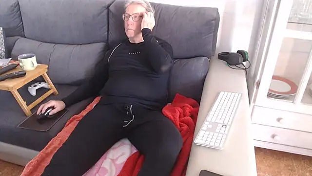 Snapshot of Nudelschwanz chatting on February 4, 2:10 pm Nudelschwanz online show from February 4, 2:10 pm