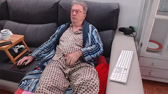 Snapshot of Nudelschwanz chatting on February 6, 7:24 am Nudelschwanz online show from February 6, 7:24 am