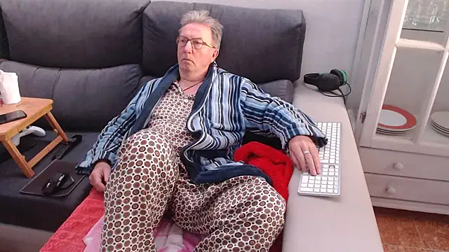 Snapshot of Nudelschwanz chatting on February 10, 7:58 am Nudelschwanz online show from February 10, 7:58 am